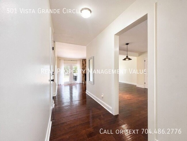 Building Photo - 501 Vista Grande Cir