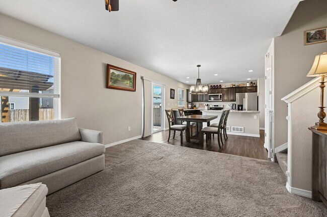 Building Photo - 6437 Vedder Dr