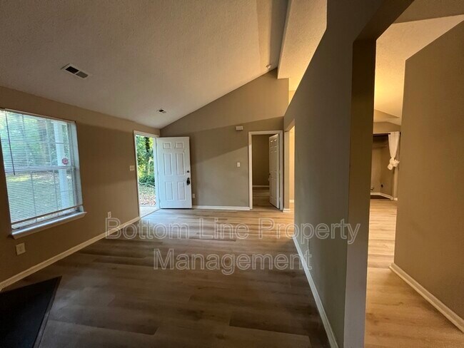 Foto del edificio - 1228 Woodland Dr