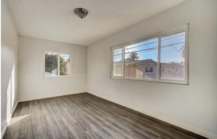 Foto principal - 2122 E 10th St