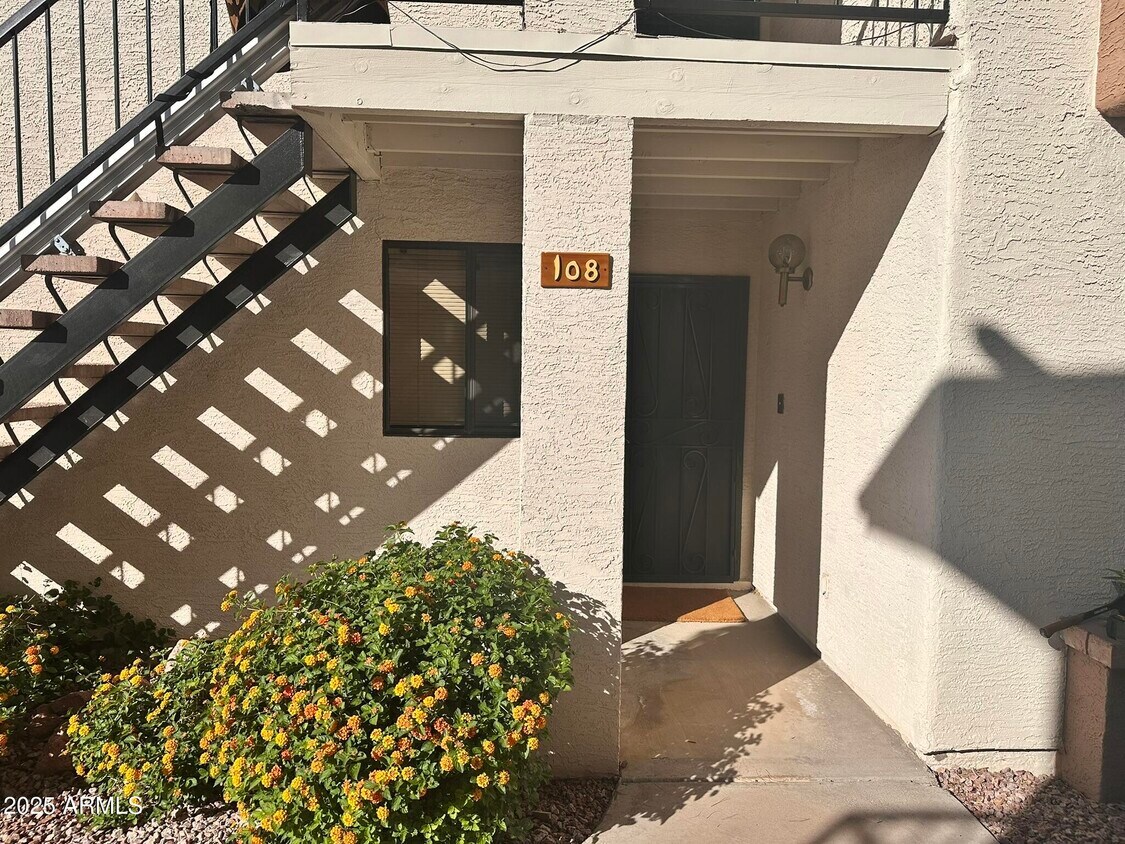 Primary Photo - 16615 E Gunsight Dr
