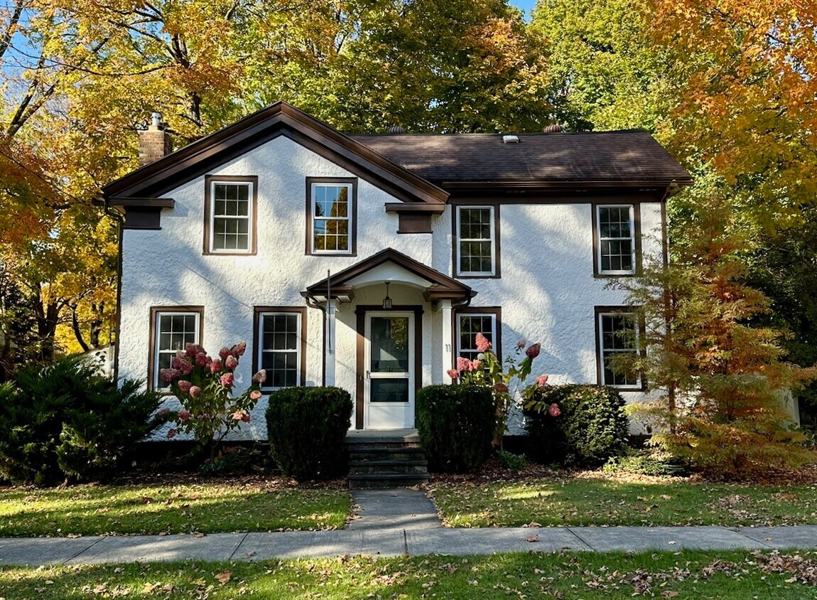Primary Photo - Pleasant Street Apartments