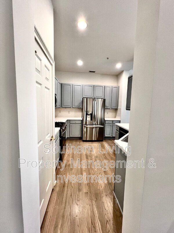 Building Photo - 220 Wendover Heights Cir