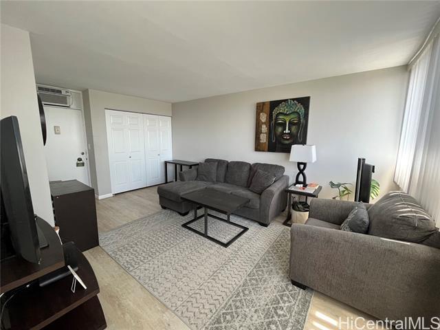 Primary Photo - 1040 Kinau St