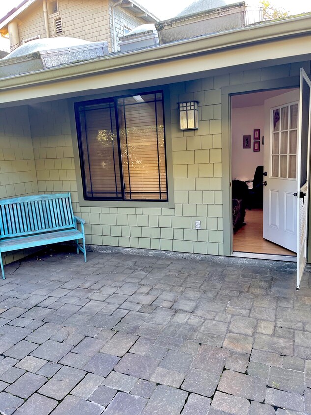 Studio Cottage Patio/Entrance - 6116 Colby St