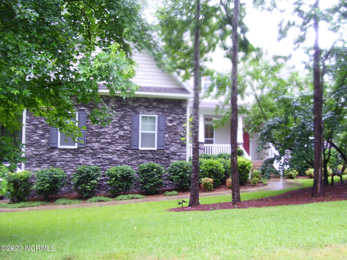 Primary Photo - 115 Ramble Ridge