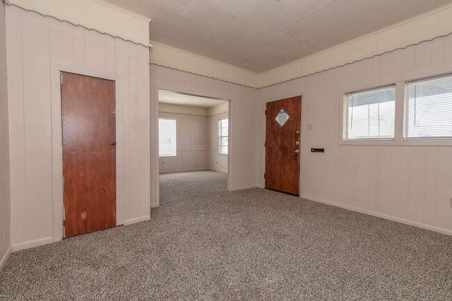 Building Photo - 3715 Eutopia St