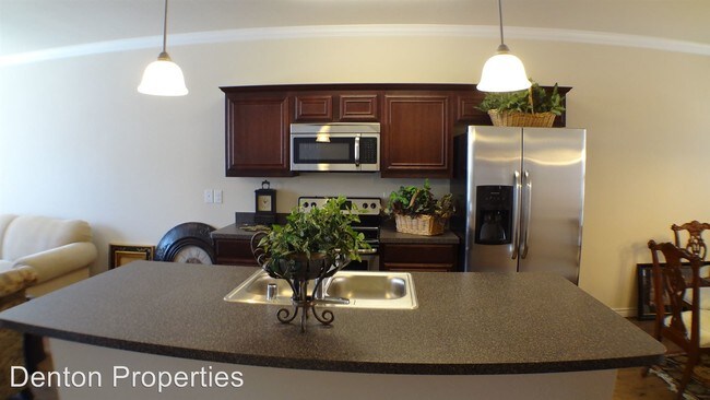 Building Photo - 3 br, 2.5 bath Apartment - 5528 Dolores Pl.