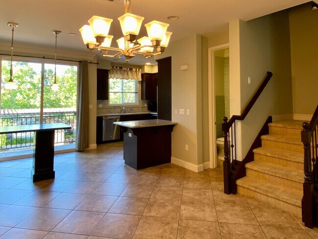 Foto del edificio - Beautiful 3 Bedroom 2.5 Bath Townhouse in ...