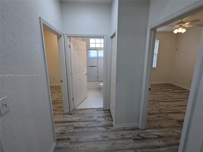 Foto del edificio - 7700 S Aragon Blvd