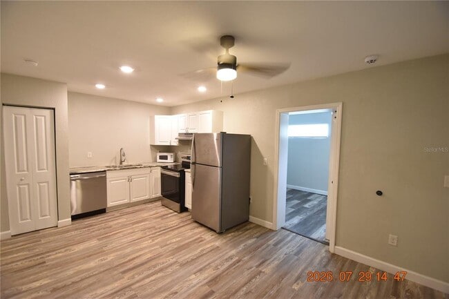 Building Photo - 419 Stremma Rd