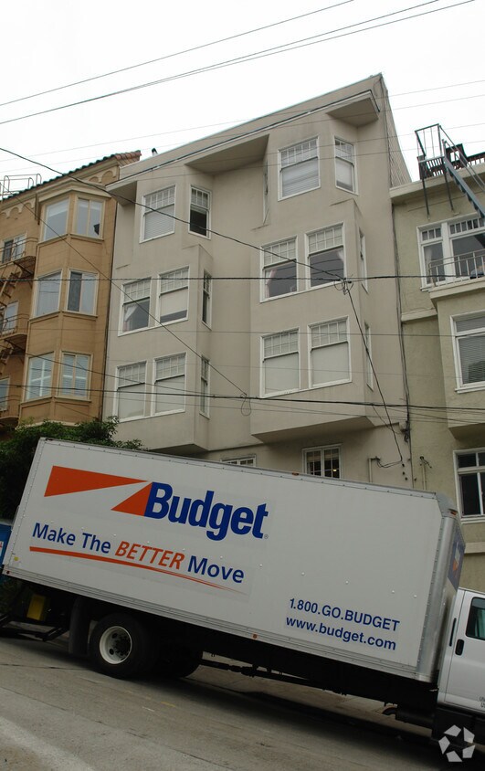 Building Photo - 2049 Leavenworth St