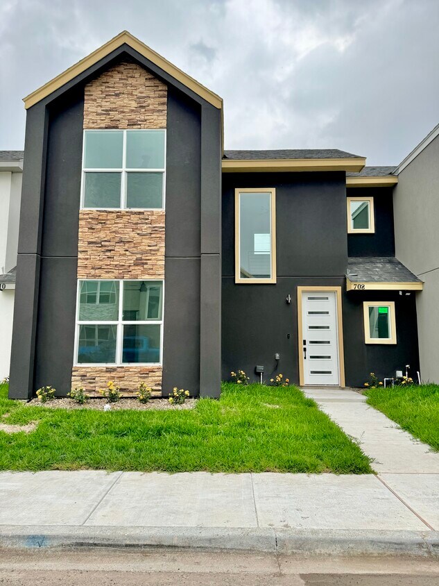 Foto principal - 702 W Seminole Ave