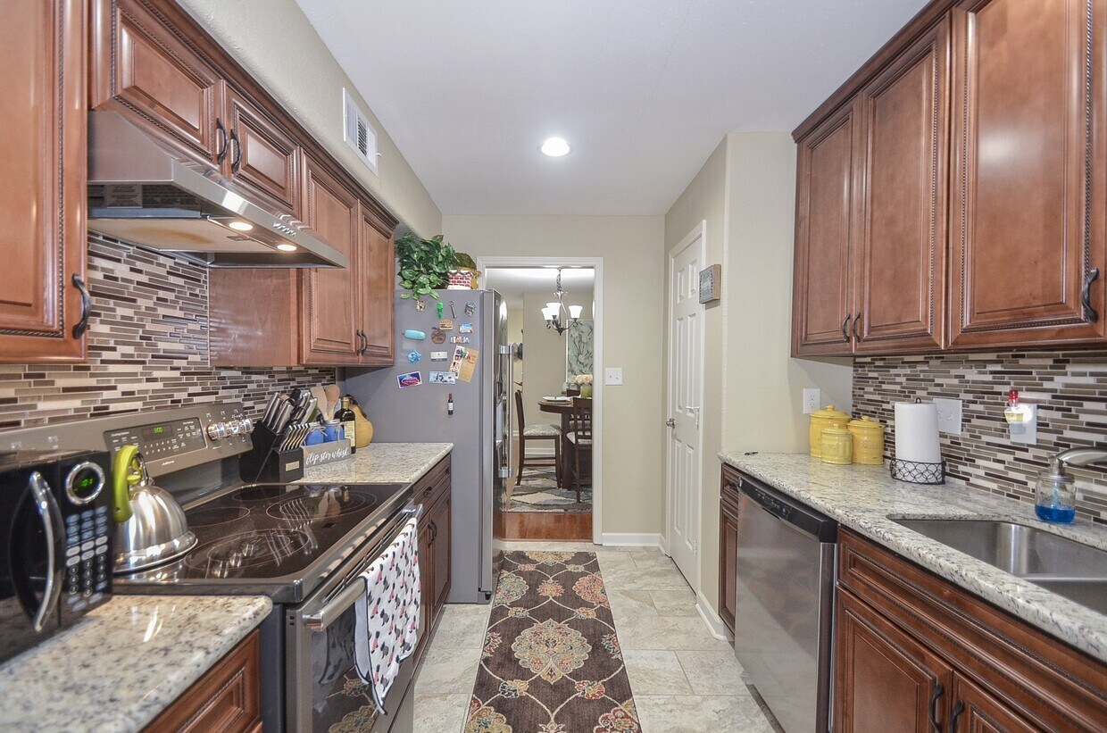 Foto principal - 10264 Briar Forest Dr