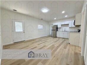 Building Photo - 307 Honeysuckle Dr