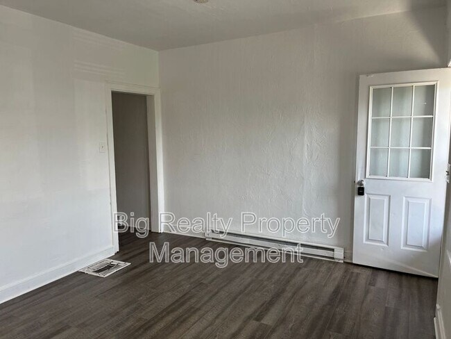 Foto del edificio - 119 E Scull St