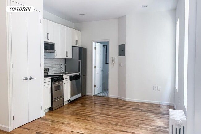 Building Photo - 128 W 13th St