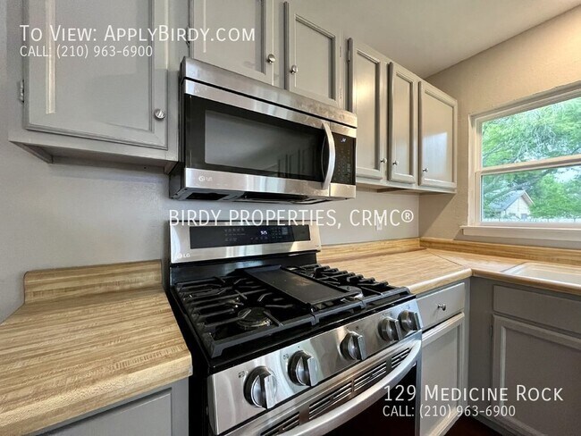 Building Photo - Charming 3-Bedroom Home with Fireplace in ...