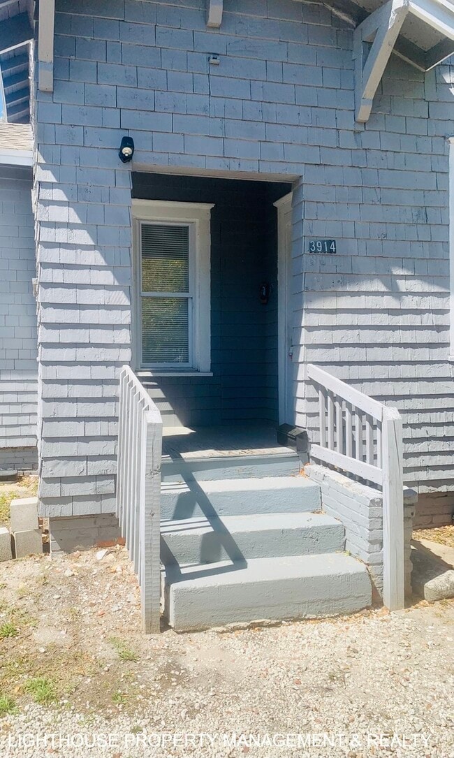 Building Photo - Bright & Delightful 2 Bed/1 Bath Townhome!
