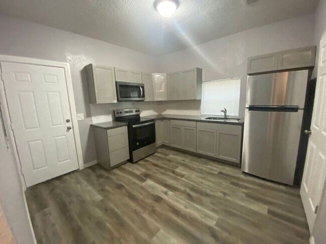 Building Photo - 1 Bedroom 1 Bath Duplex in Ormand Beach fo...