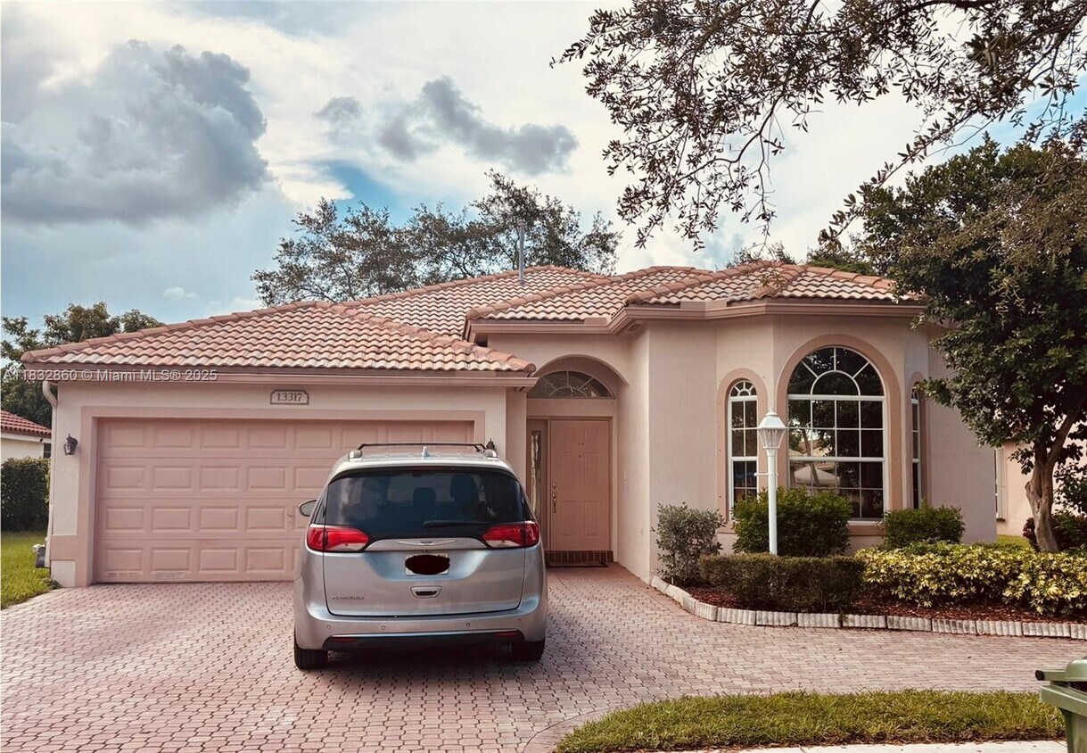 Foto principal - 13317 NW 15th Ct