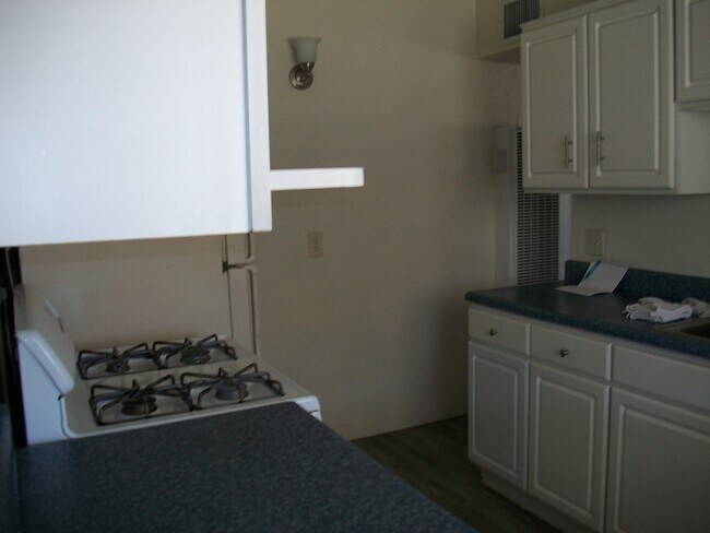 Foto del edificio - 3744 E 23rd St