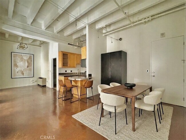 Foto del edificio - 312 W 5th St