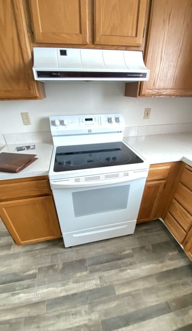 Building Photo - Nicely Updated Townhome In A Small Town