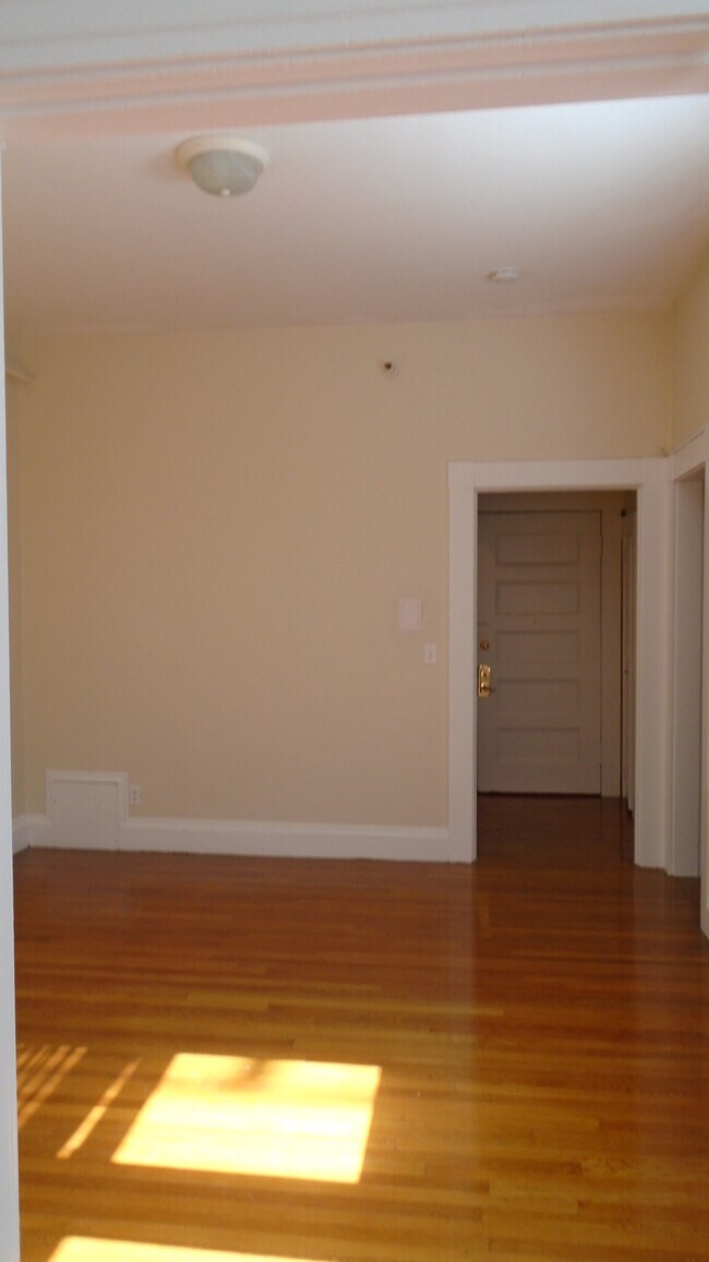 Building Photo - 1475 Beacon St