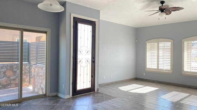 Building Photo - 3725 Loma Brisa Dr
