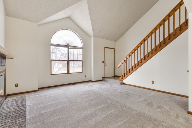 Building Photo - Updated 4 bedroom Convenient Location