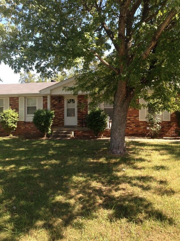 Building Photo - For Lease - 3 Bed, 1 Bath, 1350 Sqft, 0.27...