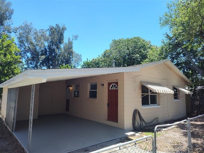 Foto del edificio - 5411 70th Ln N