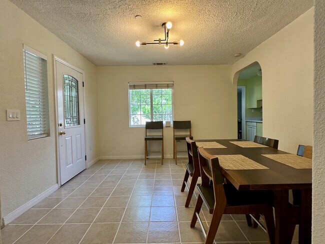 Building Photo - 7755 Mango Ave