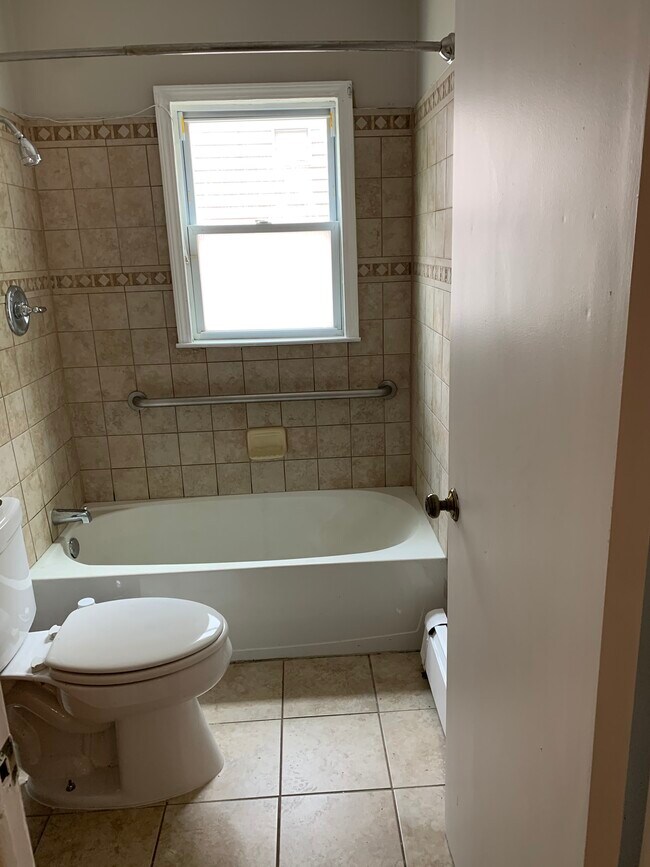 Baño - 2528 S Annabelle St