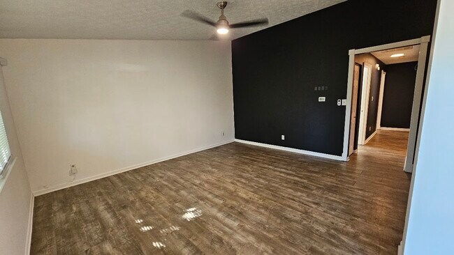 Living Room - 626 Woods Crossing Dr