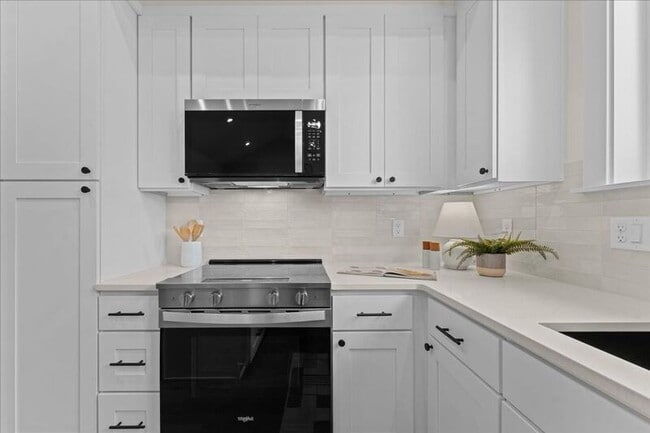 Building Photo - 6703 SE 69th Ave