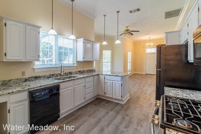 Building Photo - 3 br, 1.5 bath House - 1211 South Main Avenue