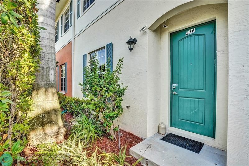 Primary Photo - 236 SW 7th Ct