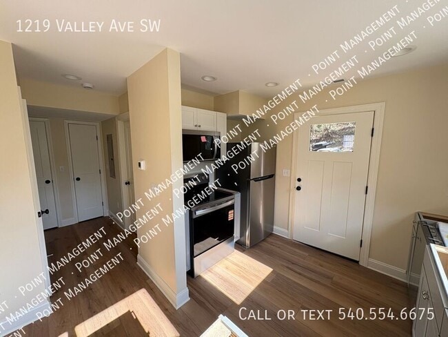 Building Photo - 1219 Valley Ave SW