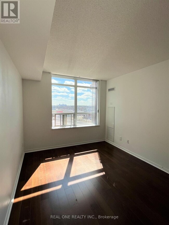 Building Photo - 75 King William Crescent