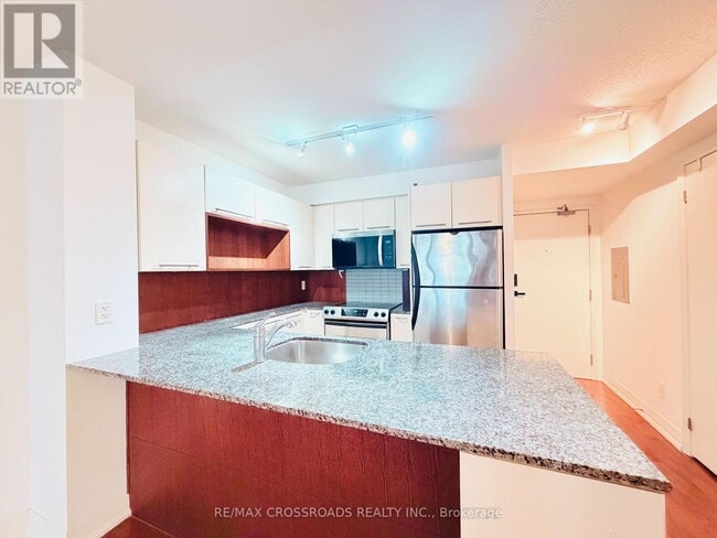 Building Photo - 21 Carlton St.