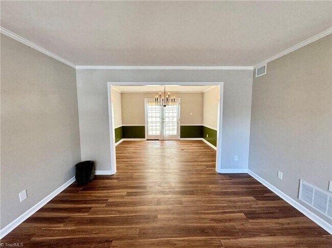 Building Photo - 5115 Lawndale Dr