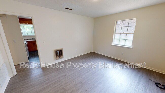 Building Photo - 901 E Grubbs St