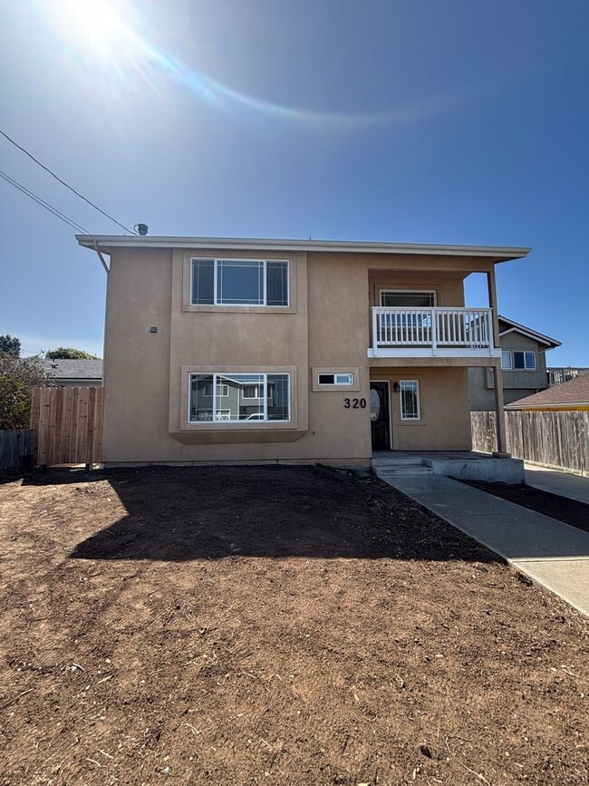 Building Photo - 320 Pico St