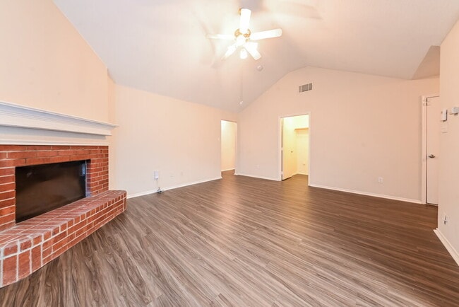 Building Photo - 1011 Caliente Dr