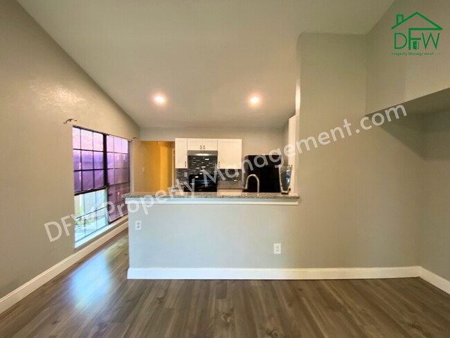 Building Photo - Charming Half Duplex with Modern Upgrades ...