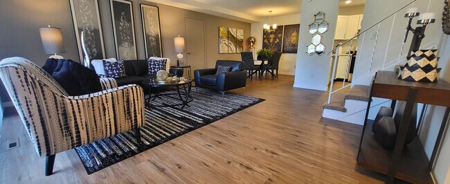 Foto del edificio - Saddlewood Park Townhomes