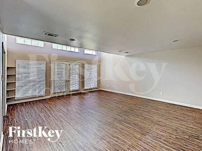 Foto del edificio - 13818 Lynnwood Ln