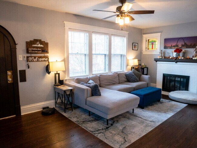 Living Room - 1611 Prather Ave